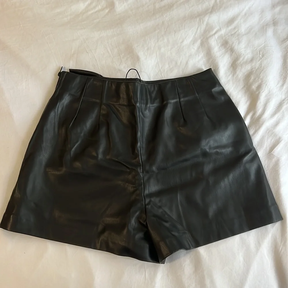 Black Faux Leather Skort from Zara - Picture 2 of 4